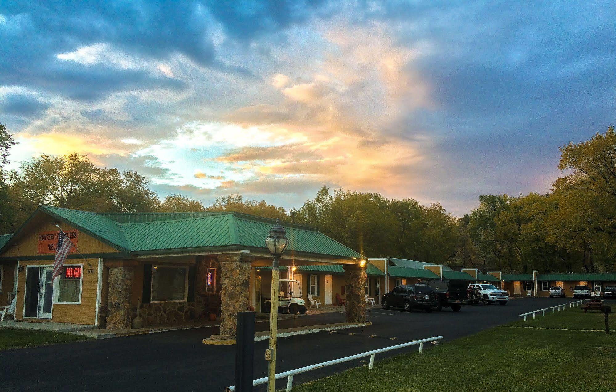 Western Star Inn 赖夫尔 外观 照片
